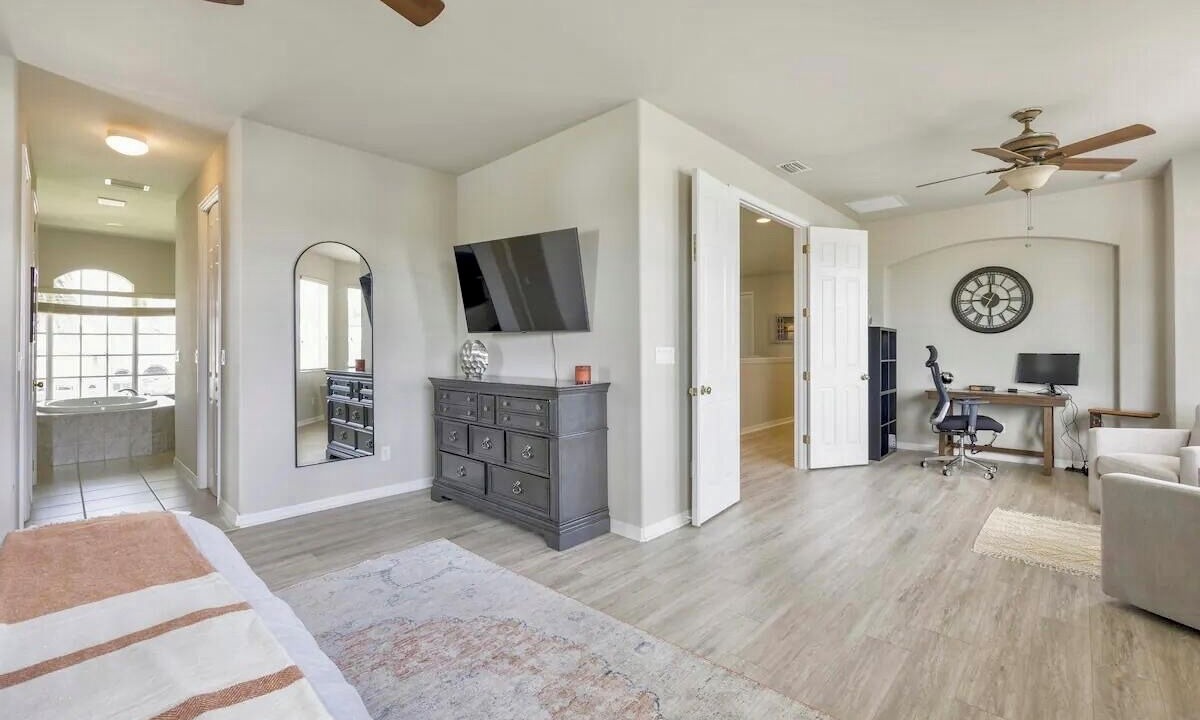 Photo of Bedroom in Yacht Club