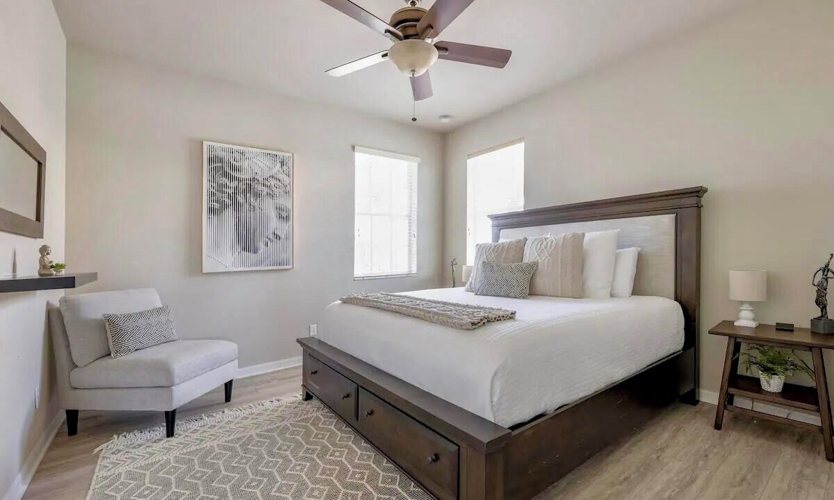 Photo of Bedroom in Yacht Club