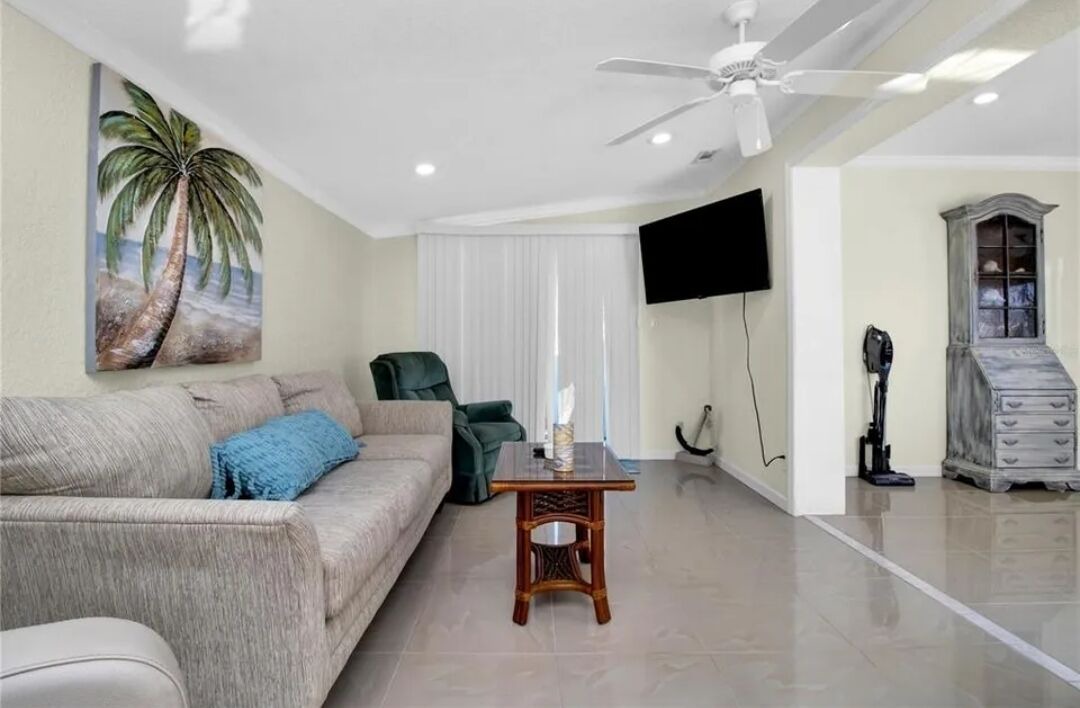 Photo of Livingroom in Edgewater