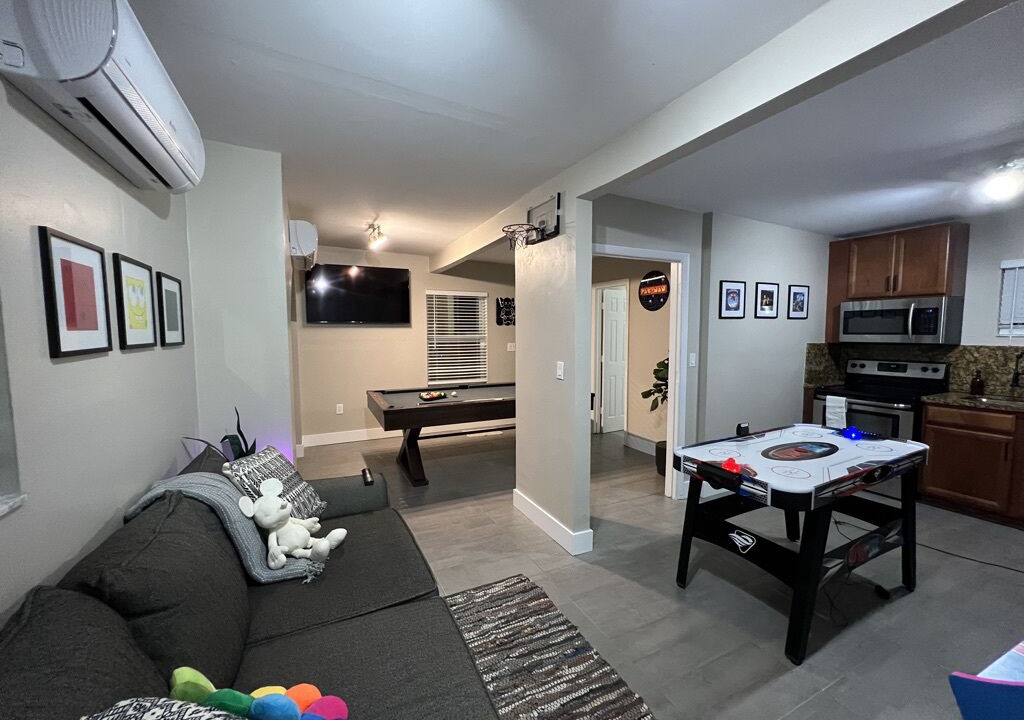 Photo of Livingroom in Ludlam