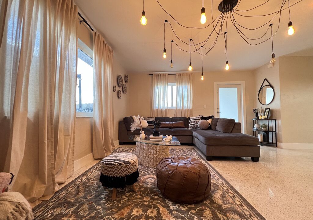 Photo of Livingroom in Ludlam