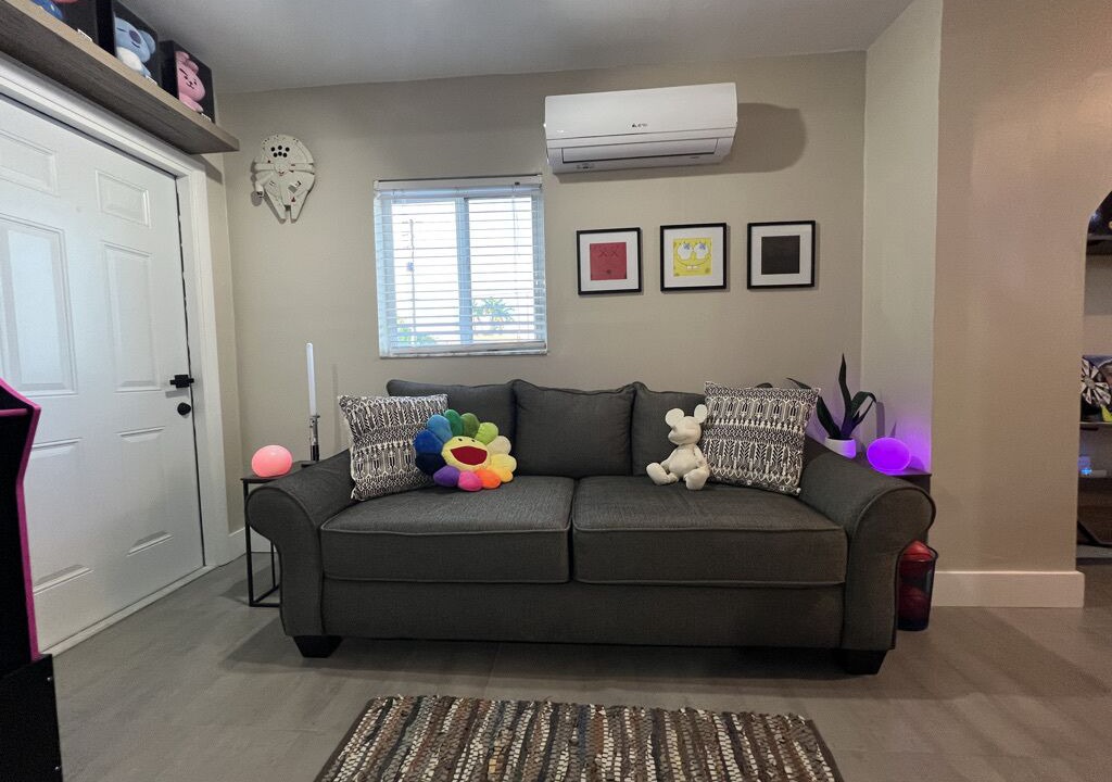 Photo of Livingroom in Ludlam