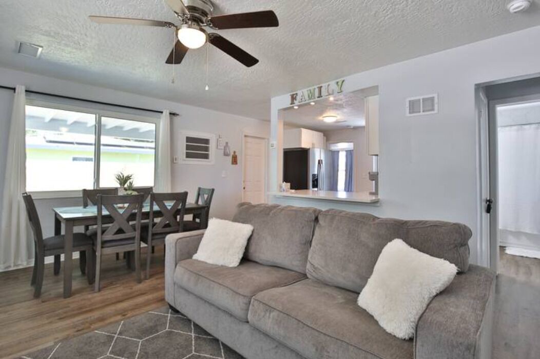 Photo of Livingroom in Sarasota Springs