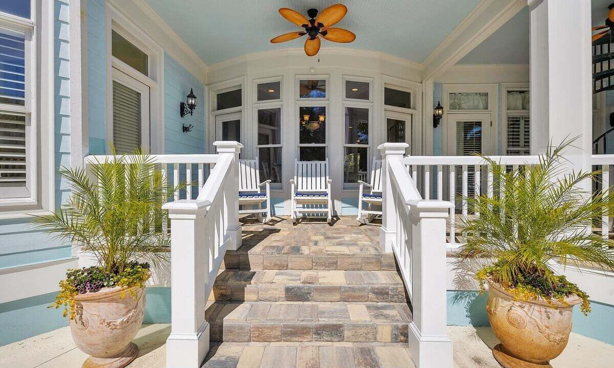 Photo of Patio Balcony in East Beach