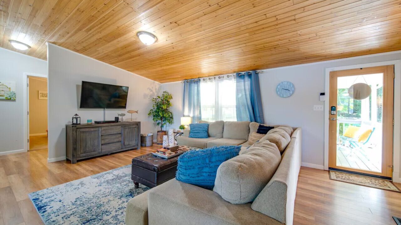 Photo of Livingroom in Steele Creek