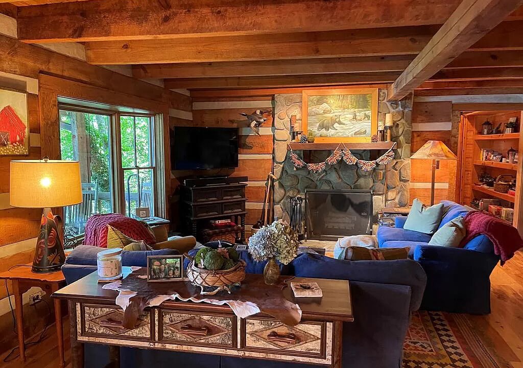 Photo of Livingroom in Topton