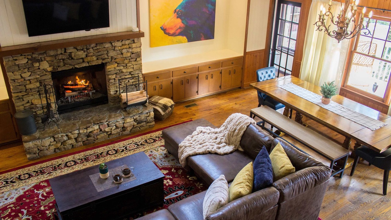 Photo of Livingroom in Big Canoe