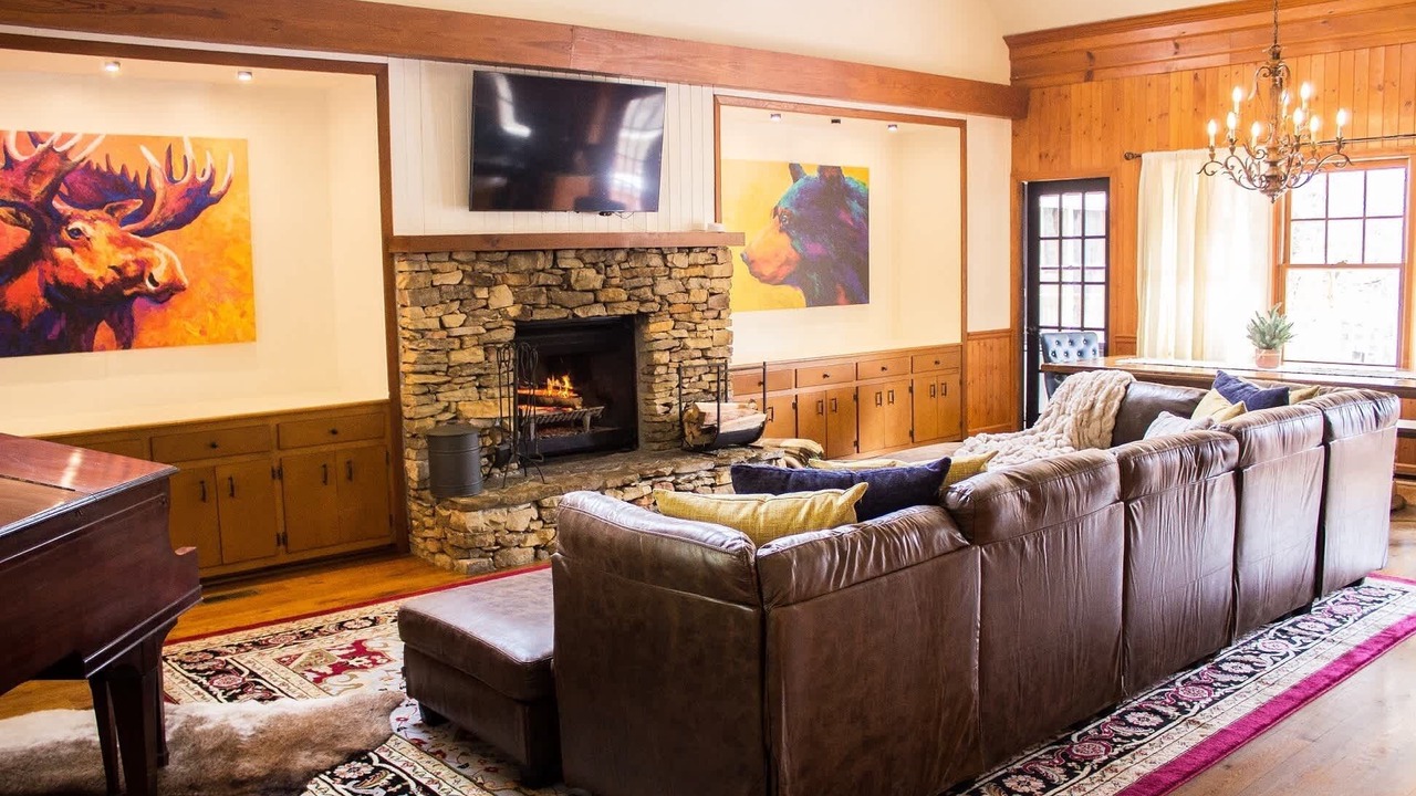 Photo of Livingroom in Big Canoe