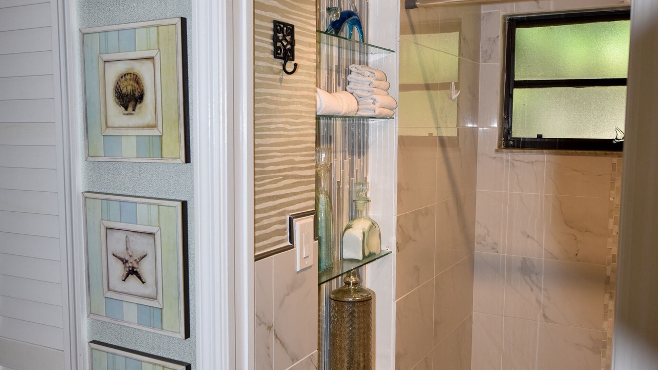 Photo of Bathroom in Caloosahatchee