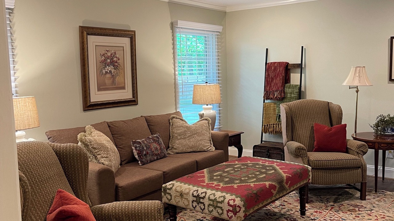 Photo of Livingroom in State Road