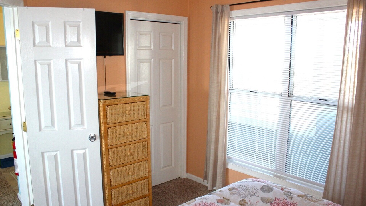 Photo of Bedroom in Manteo