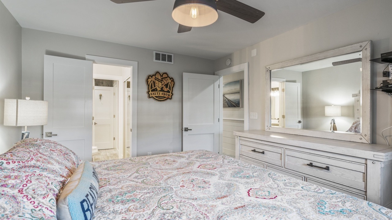 Photo of Bedroom in Crystal Beach
