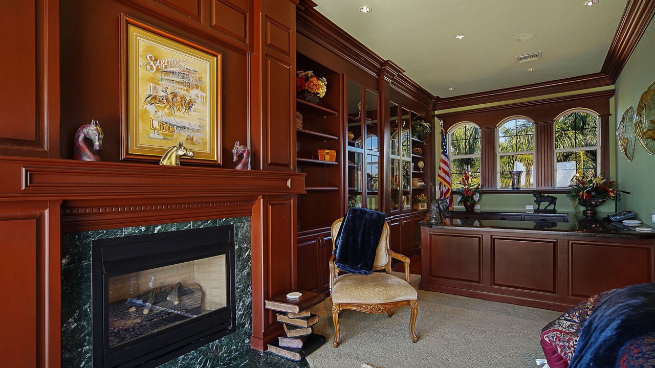 Photo of Livingroom in Yacht Club