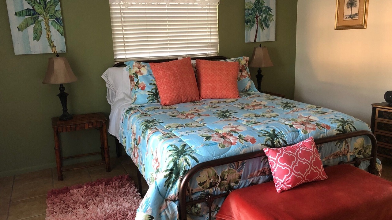 Photo of Bedroom in Gulf Gate Estates