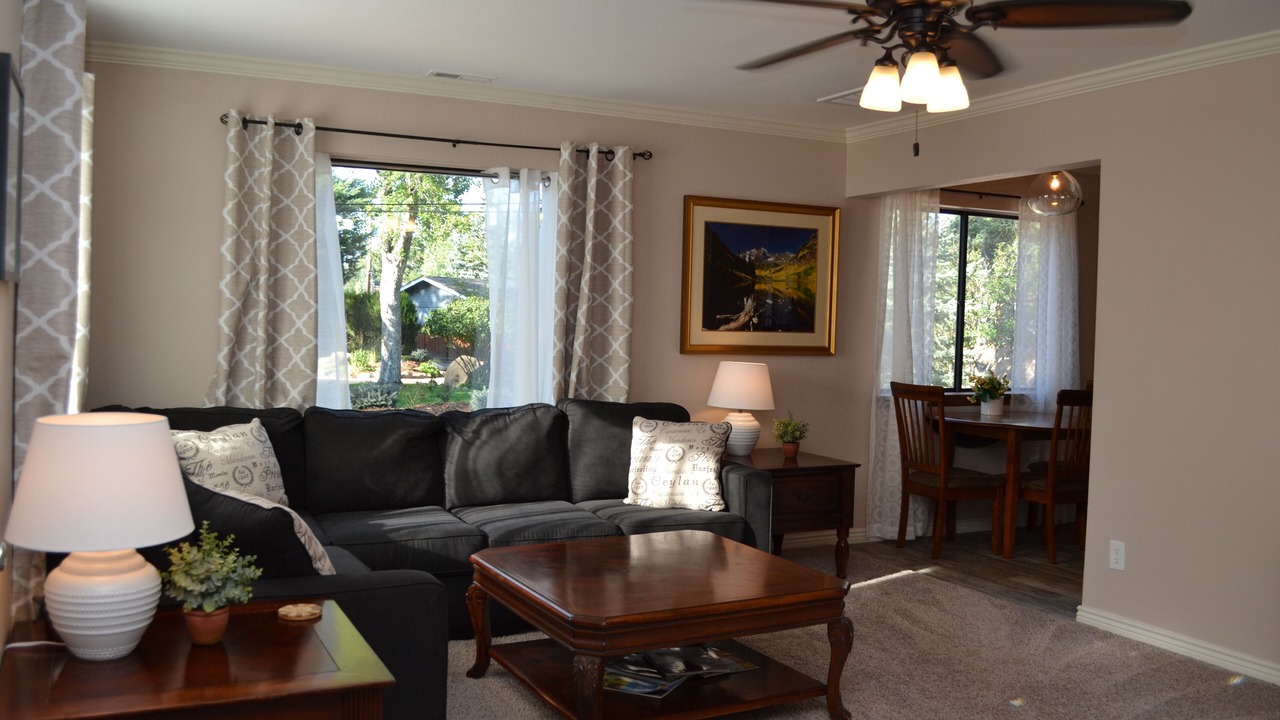 Photo of Livingroom in Broadmoor