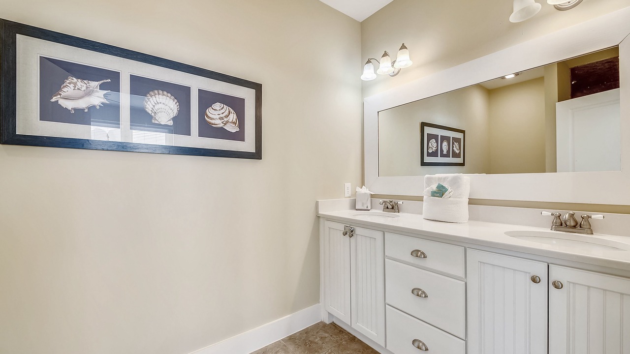 Photo of Bathroom in Melrose on the Beach