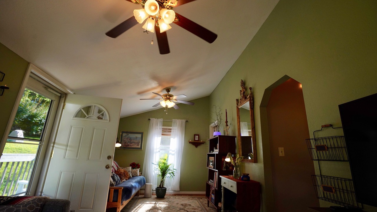 Photo of Livingroom in Fairview