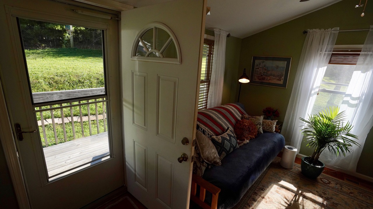 Photo of Livingroom in Fairview