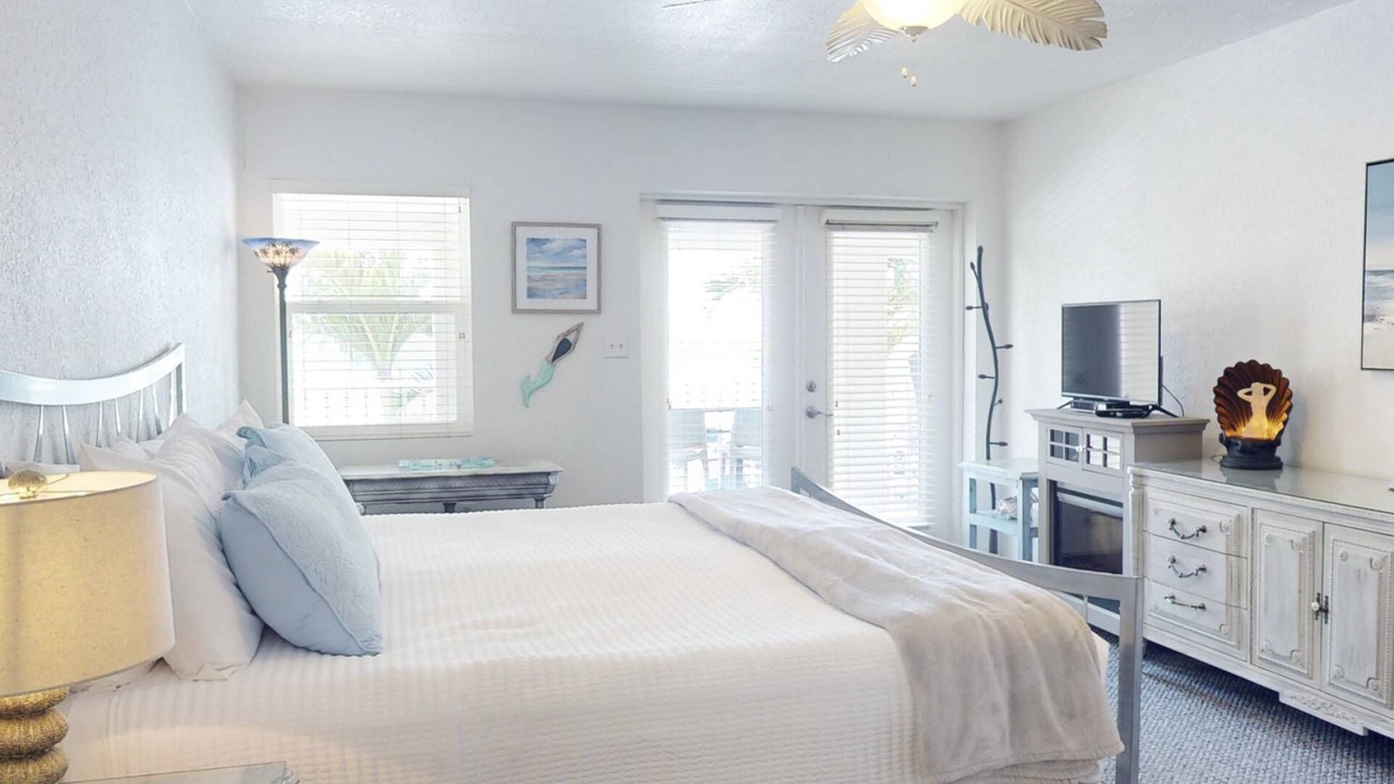 Photo of Bedroom in Pass-a-Grille Historic District