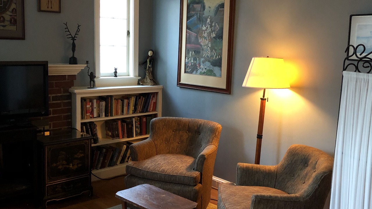 Photo of Livingroom in Woodmont Triangle