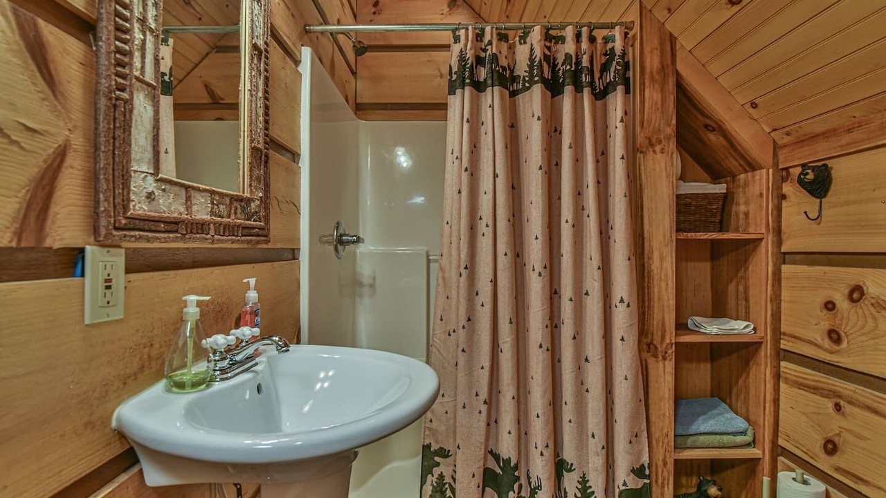 Photo of Bathroom in Old Fort