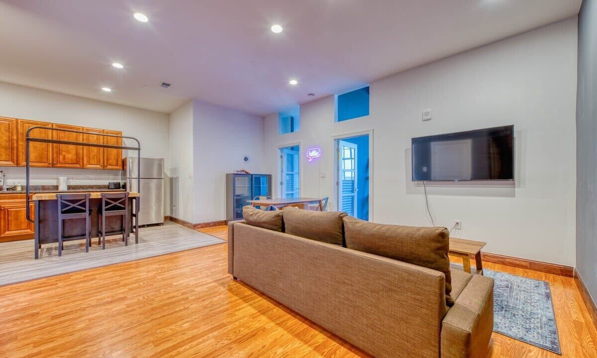 Photo of Livingroom in West Poplar