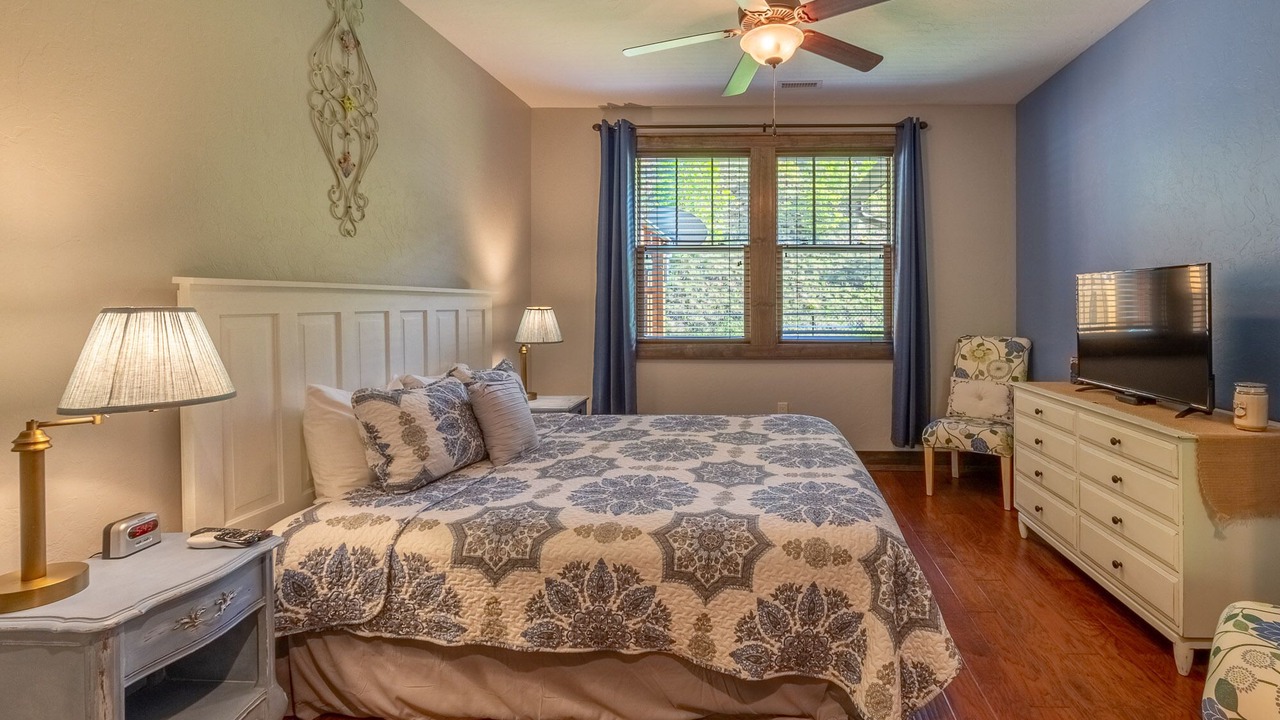Photo of Bedroom in Cullowhee