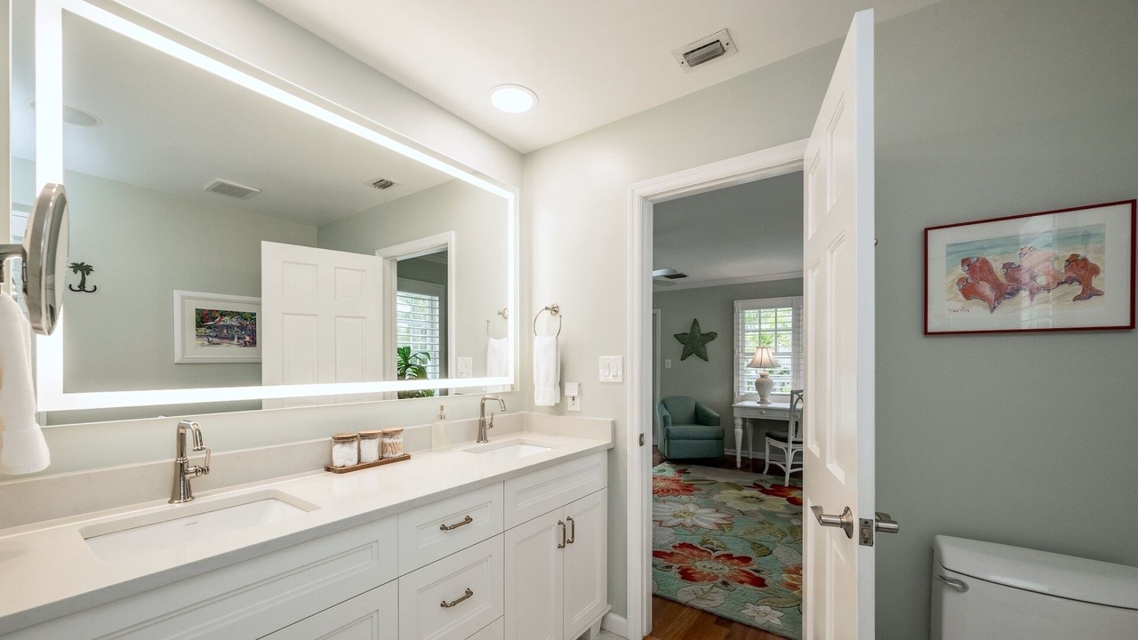 Photo of Bathroom in Truman Annex