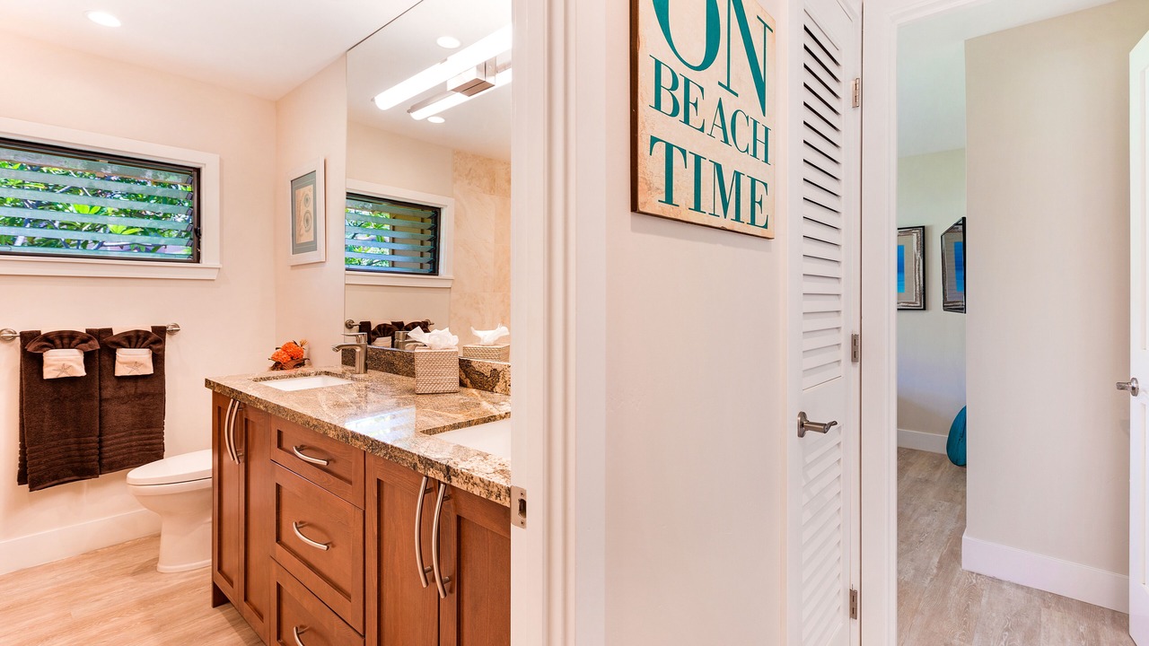 Photo of Bathroom in Historic Lahaina Front Street