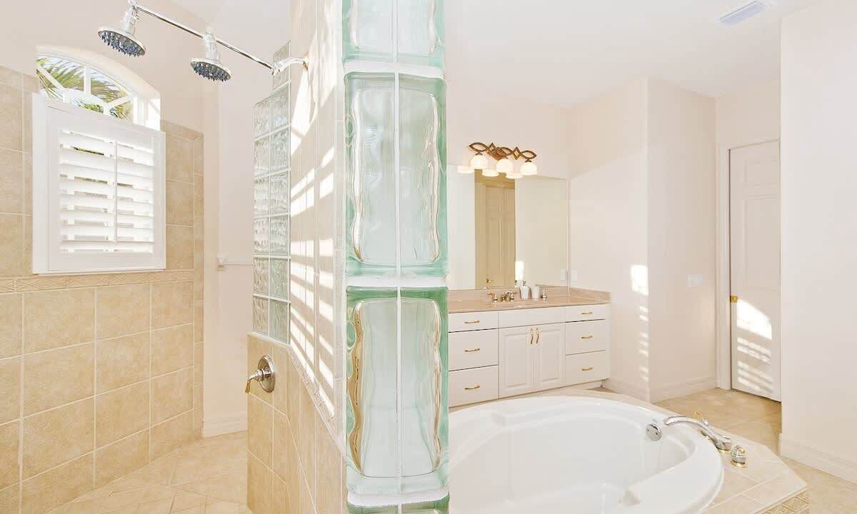 Photo of Bathroom in Pelican