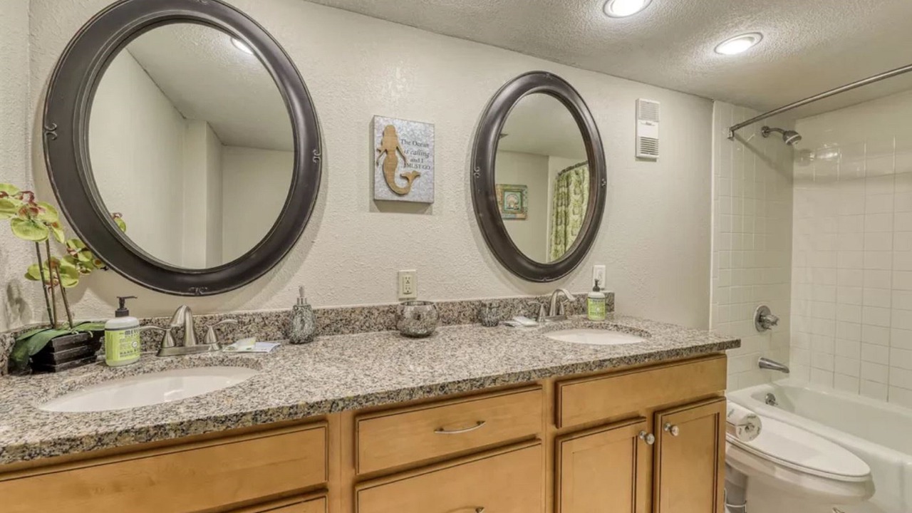 Photo of Bathroom in Holiday Isle