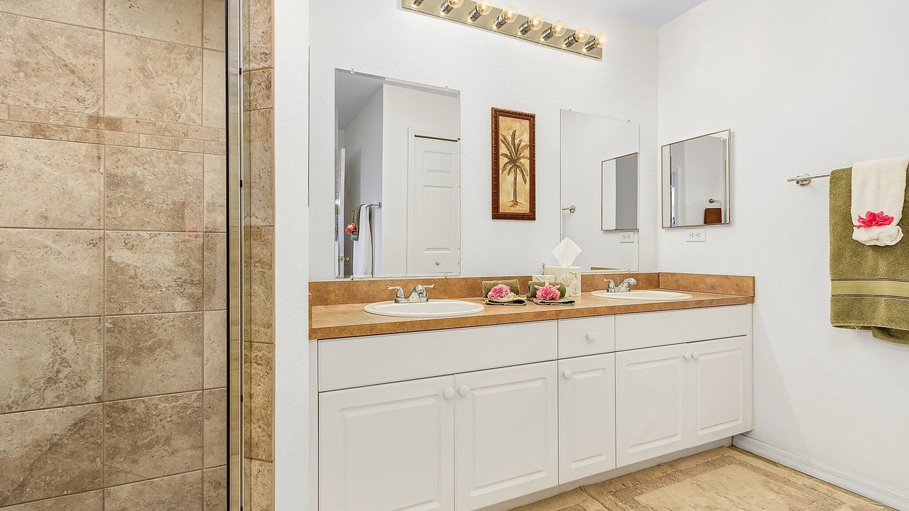 Photo of Bathroom in Trafalgar