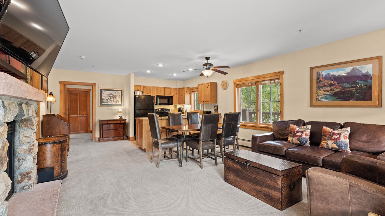 Photo of Livingroom in River Run