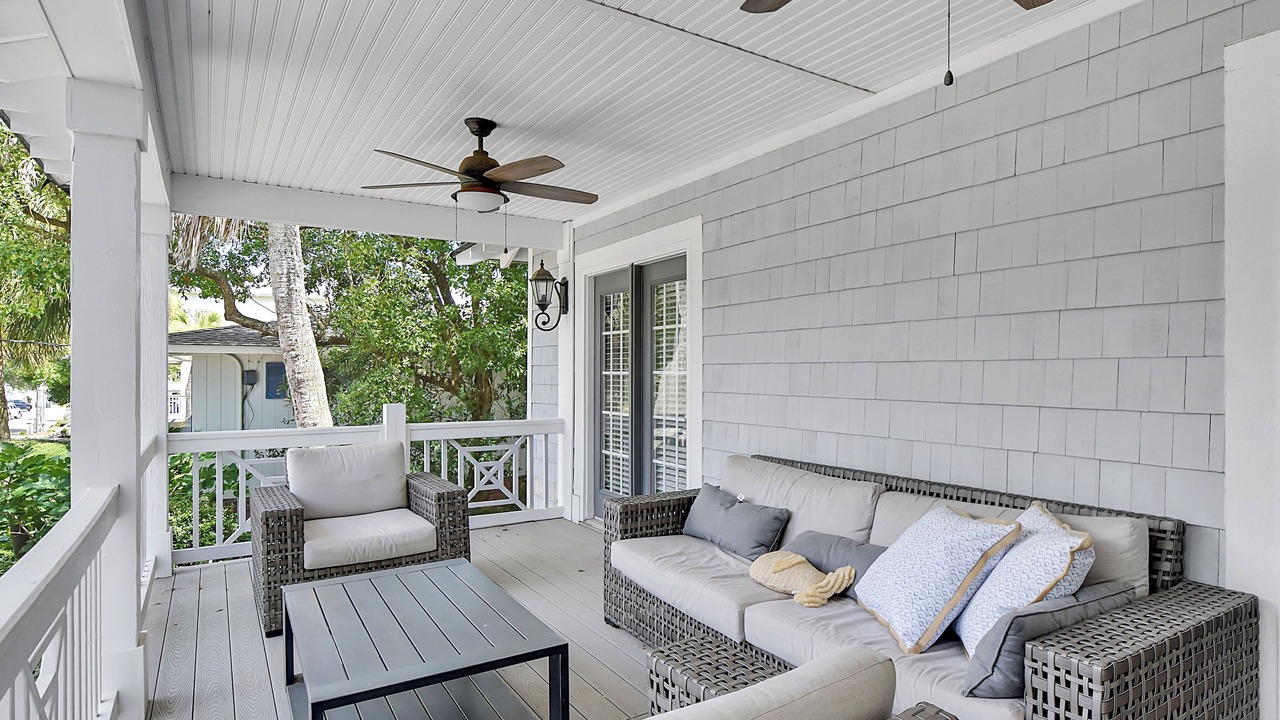 Photo of Patio Balcony in East Beach