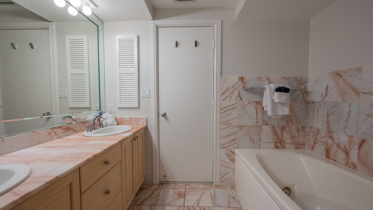 Photo of Bathroom in Truman Annex