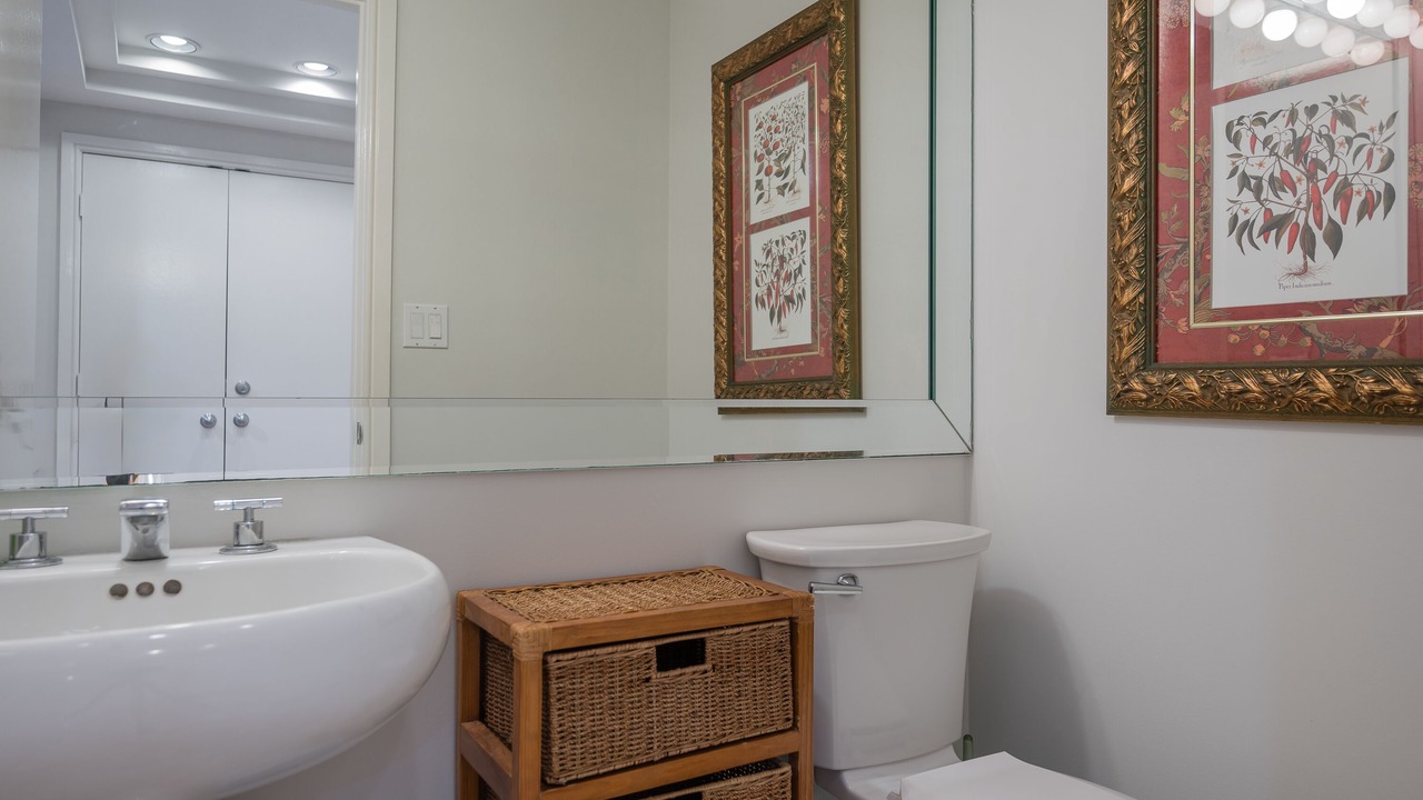 Photo of Bathroom in Truman Annex