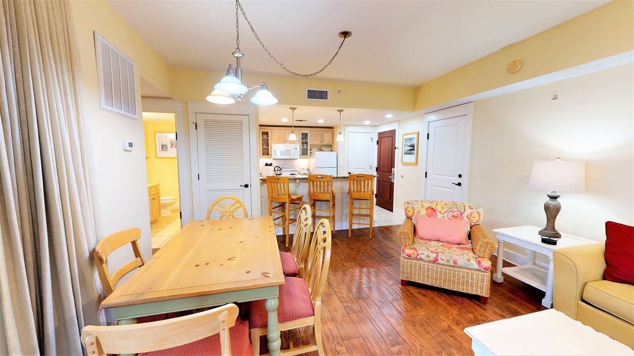 Photo of Livingroom in Baytowne Wharf
