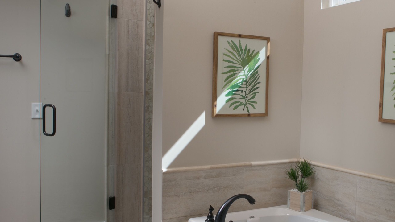 Photo of Bathroom in Thunderbolt