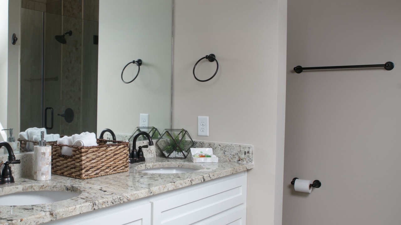 Photo of Bathroom in Thunderbolt