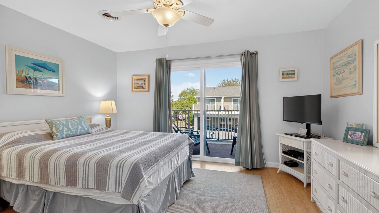 Photo of Bedroom in Country Club Estates