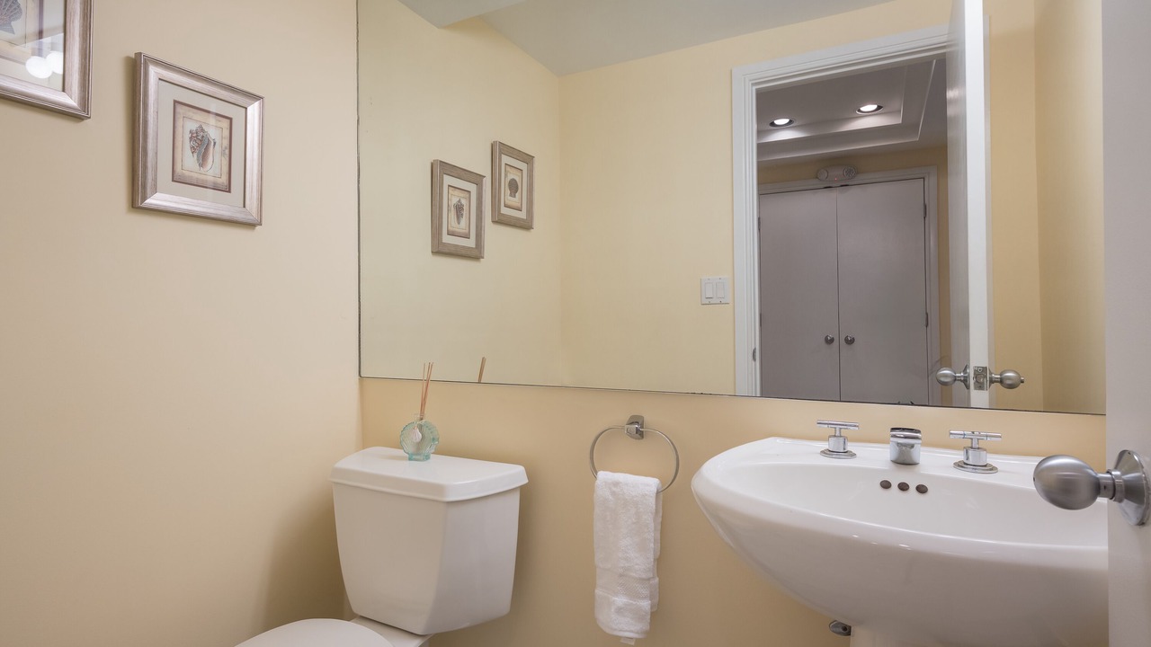 Photo of Bathroom in Truman Annex