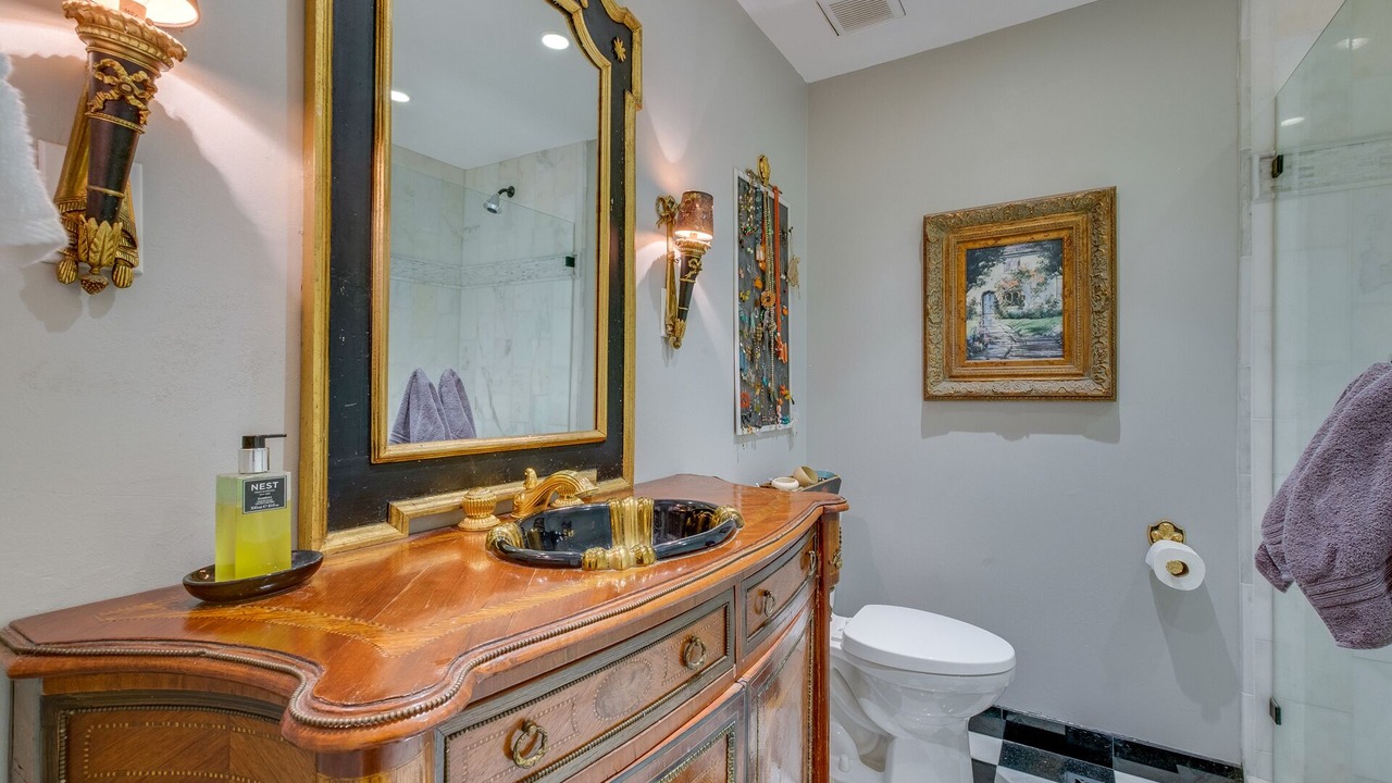 Photo of Bathroom in Green Hills