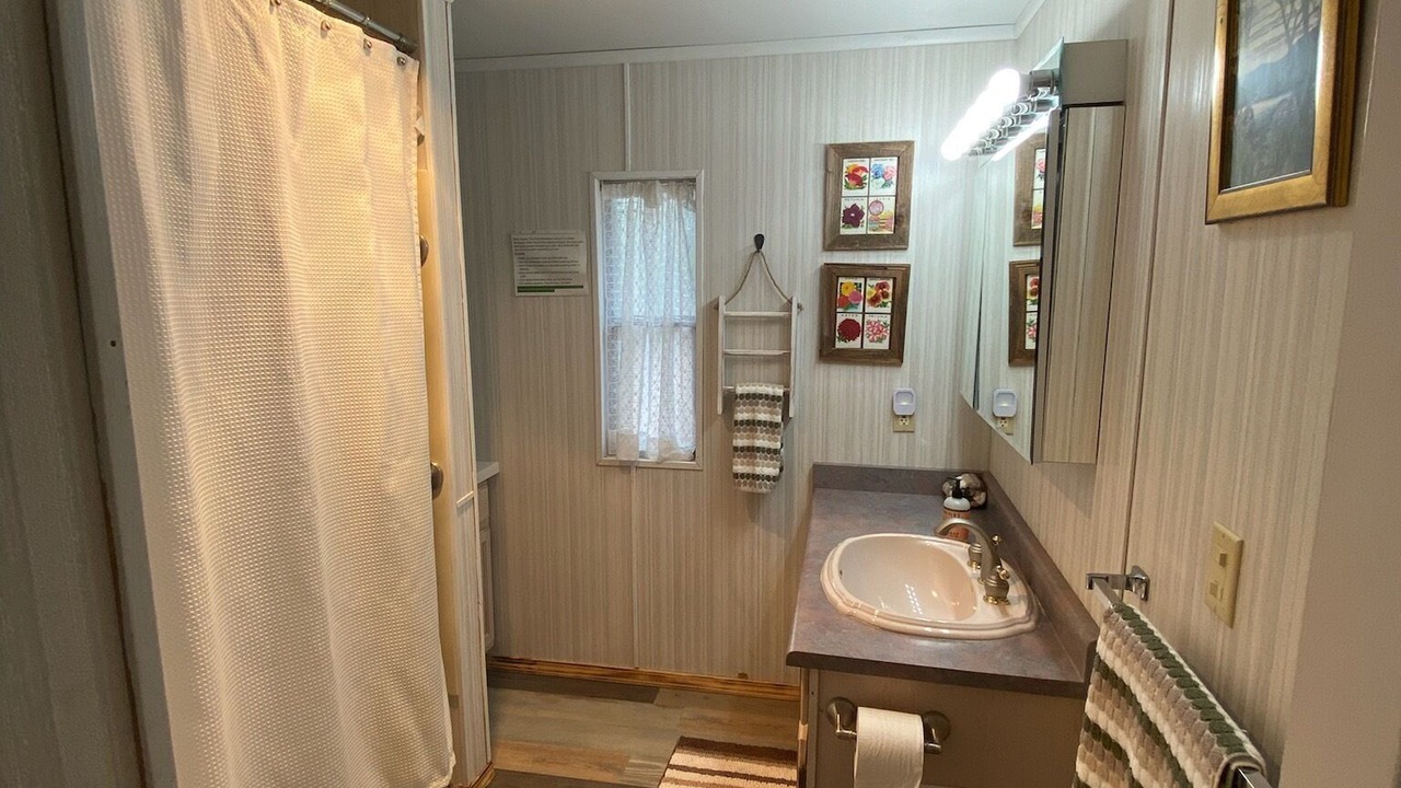 Photo of Bathroom in Pine