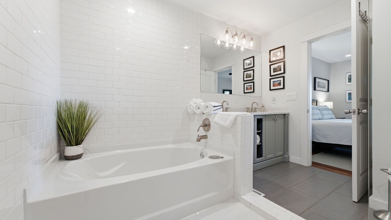 Photo of Bathroom in Mirror Lake
