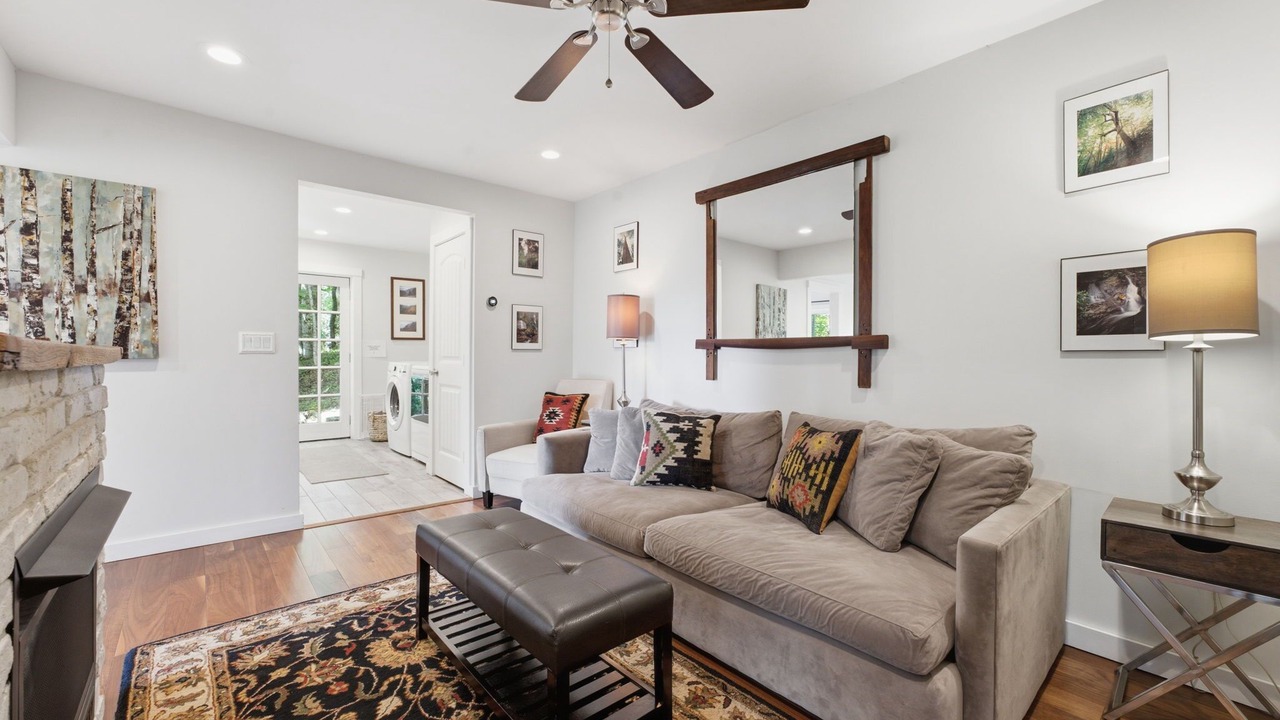 Photo of Livingroom in Mirror Lake