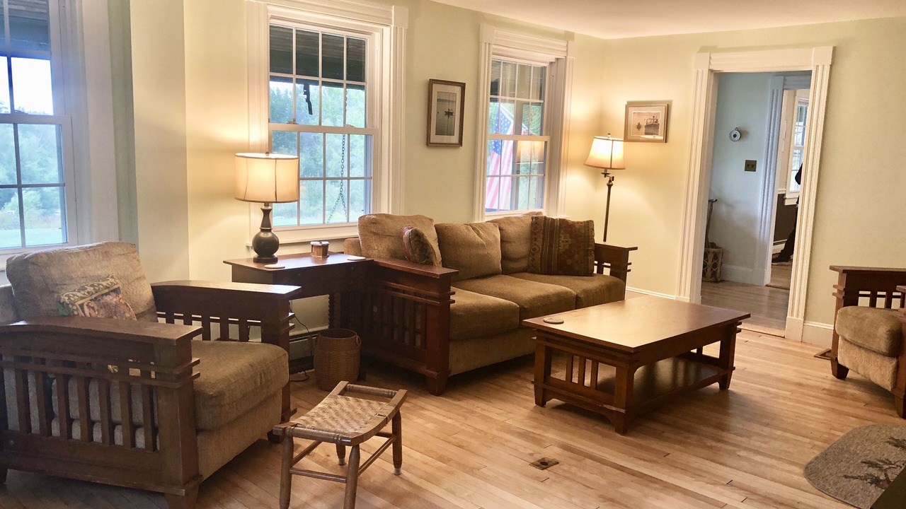 Photo of Livingroom in Surry