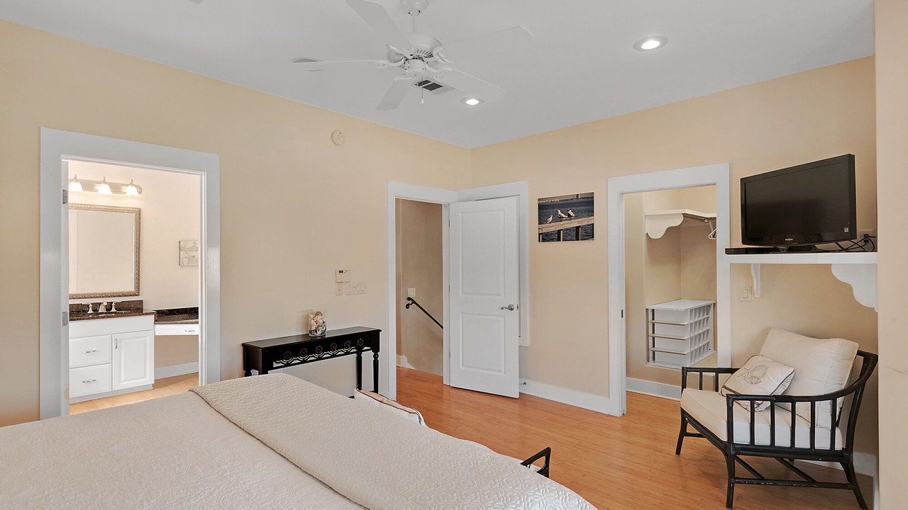 Photo of Bedroom in Crystal Beach