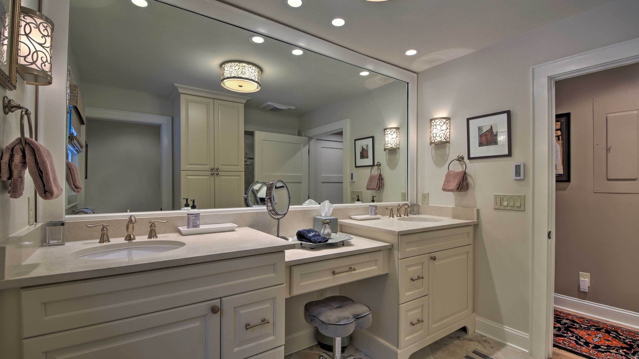 Photo of Bathroom in Mirror Lake