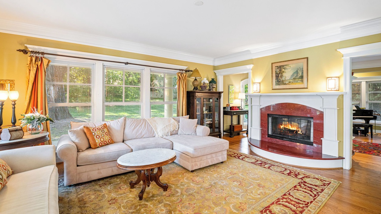 Photo of Livingroom in Tysons