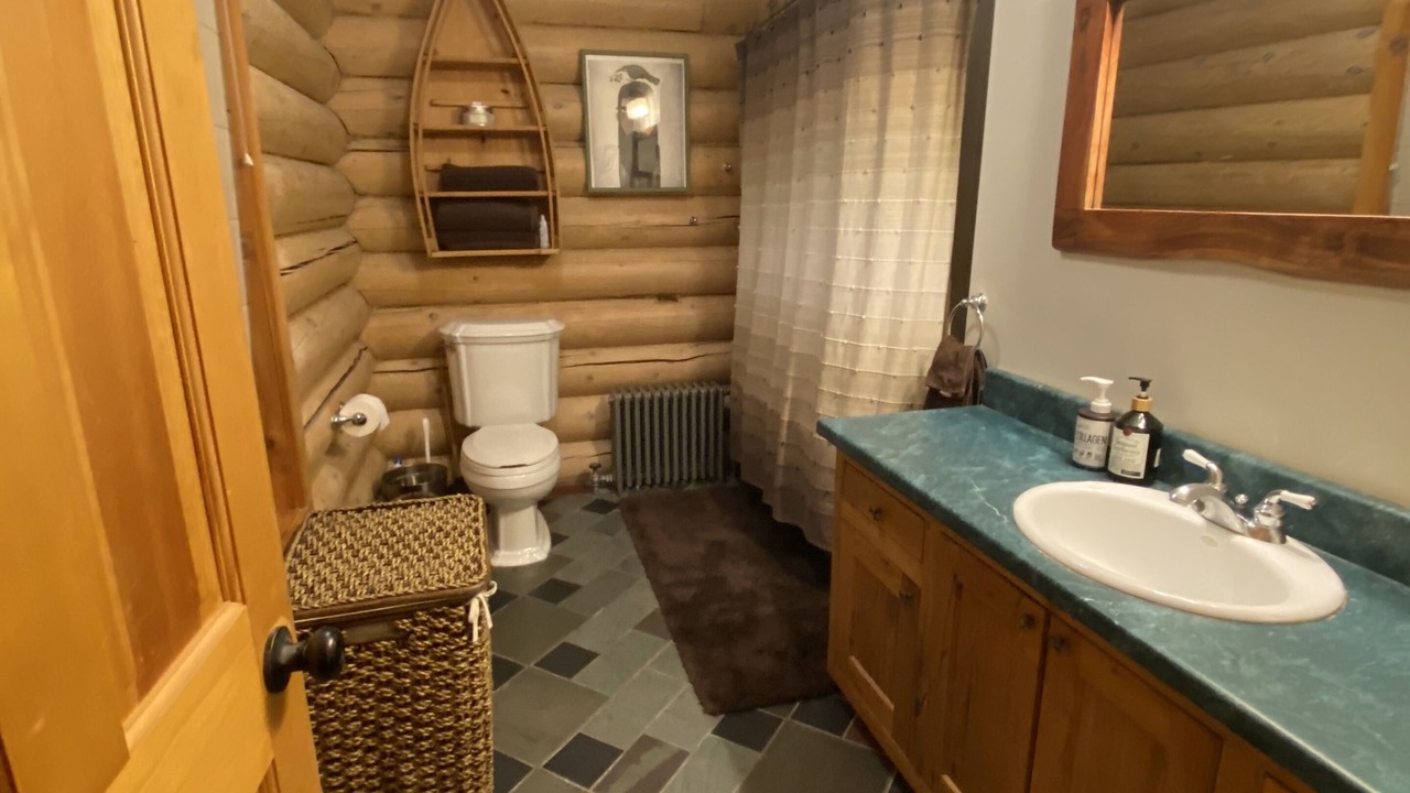 Photo of Bathroom in Warren